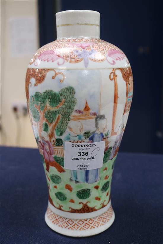 A Chinese famille rose Mandarin pattern vase, Jiaqing perios (1796-1820)